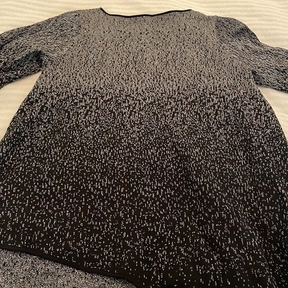 Chelsea & Theodore XL shimmer tunic w/asymmetrical hem. Perfect condition. ✨​​ - Picture 8 of 8